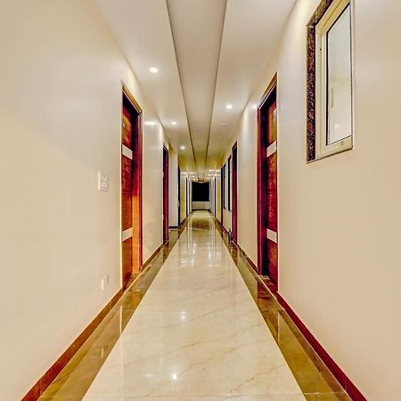 Collection O Hotel Aditya Palace Near Leisure Valley Park Гургаон Экстерьер фото