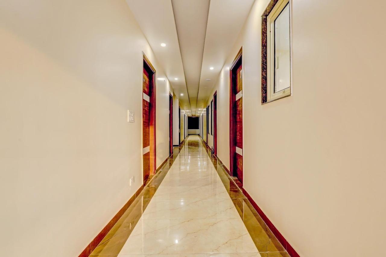 Collection O Hotel Aditya Palace Near Leisure Valley Park Гургаон Экстерьер фото